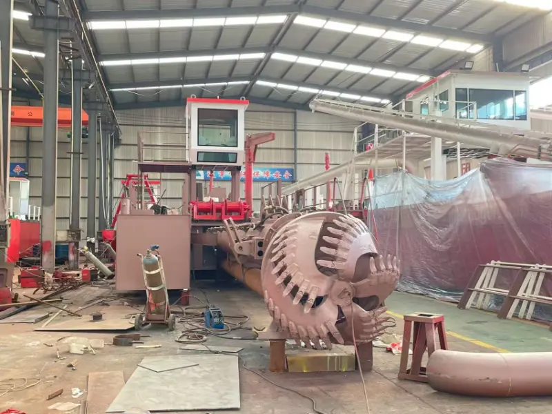 লাইবেরিয়ান ক্লায়েন্টের জন্য কাস্টমাইজ করা একটি JMD350 কাটার সাকশন ড্রেজার রাশ উত্পাদনের অধীনে রয়েছে